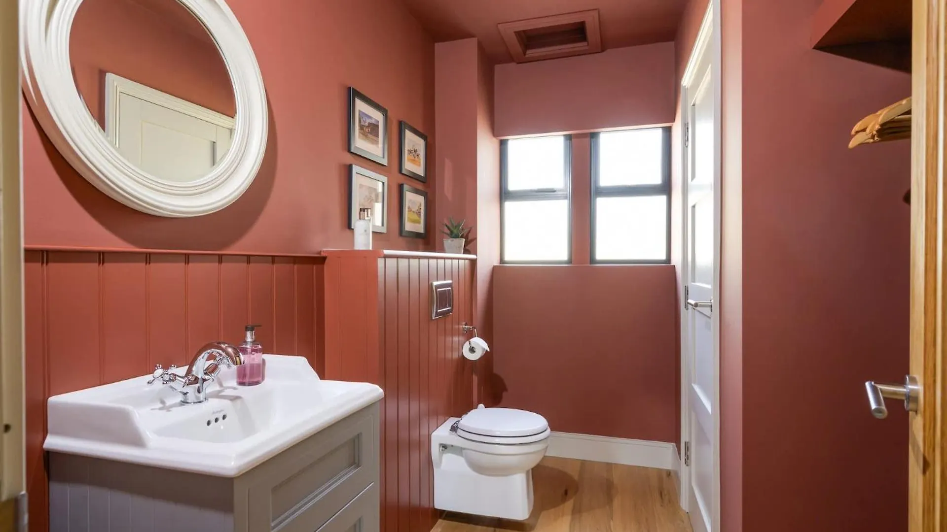 Luxurious House Lodge & Garden Private Parking GLOUCESTERSHIRE United Kingdom