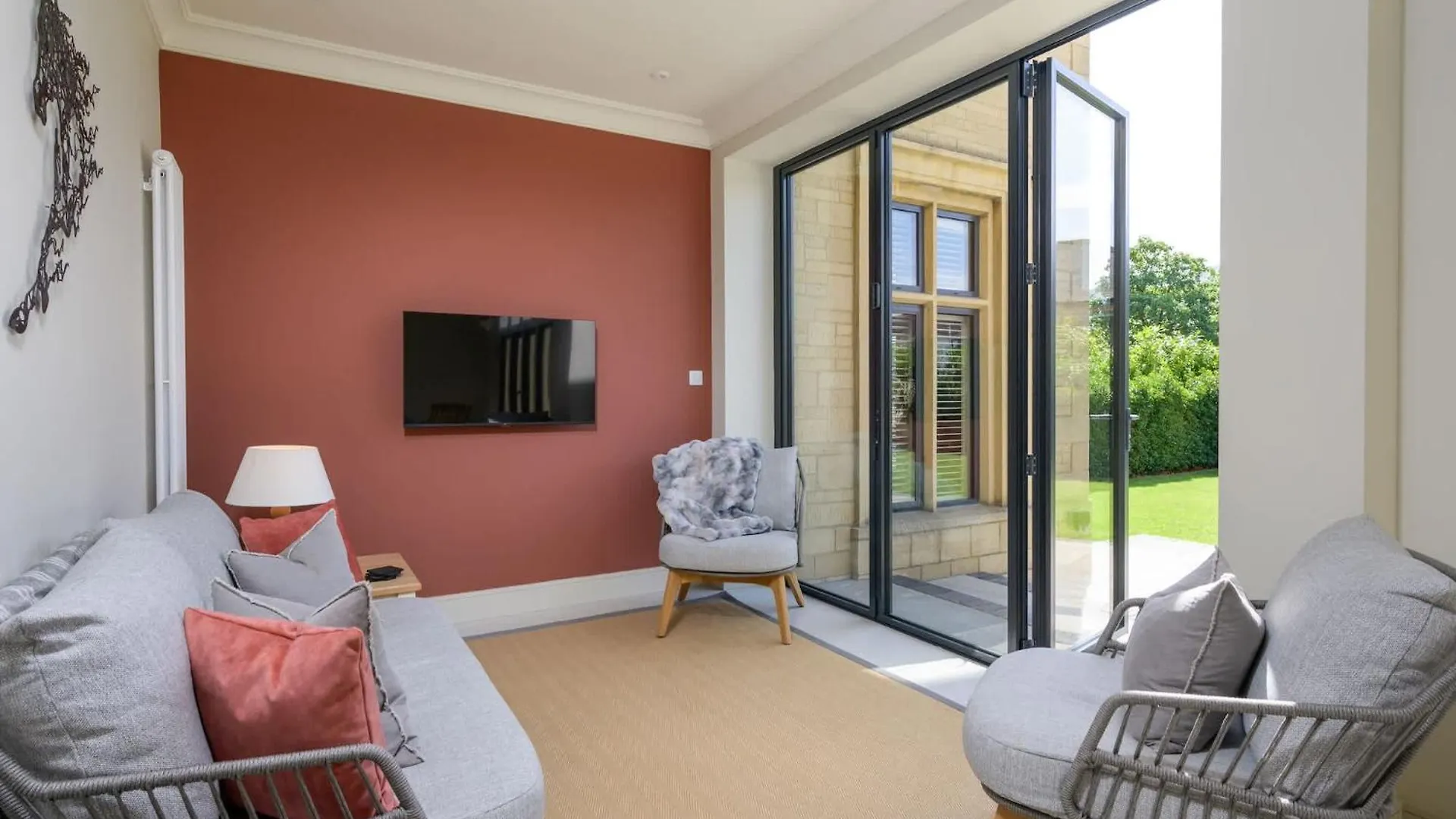 Luxurious House Lodge & Garden Private Parking GLOUCESTERSHIRE