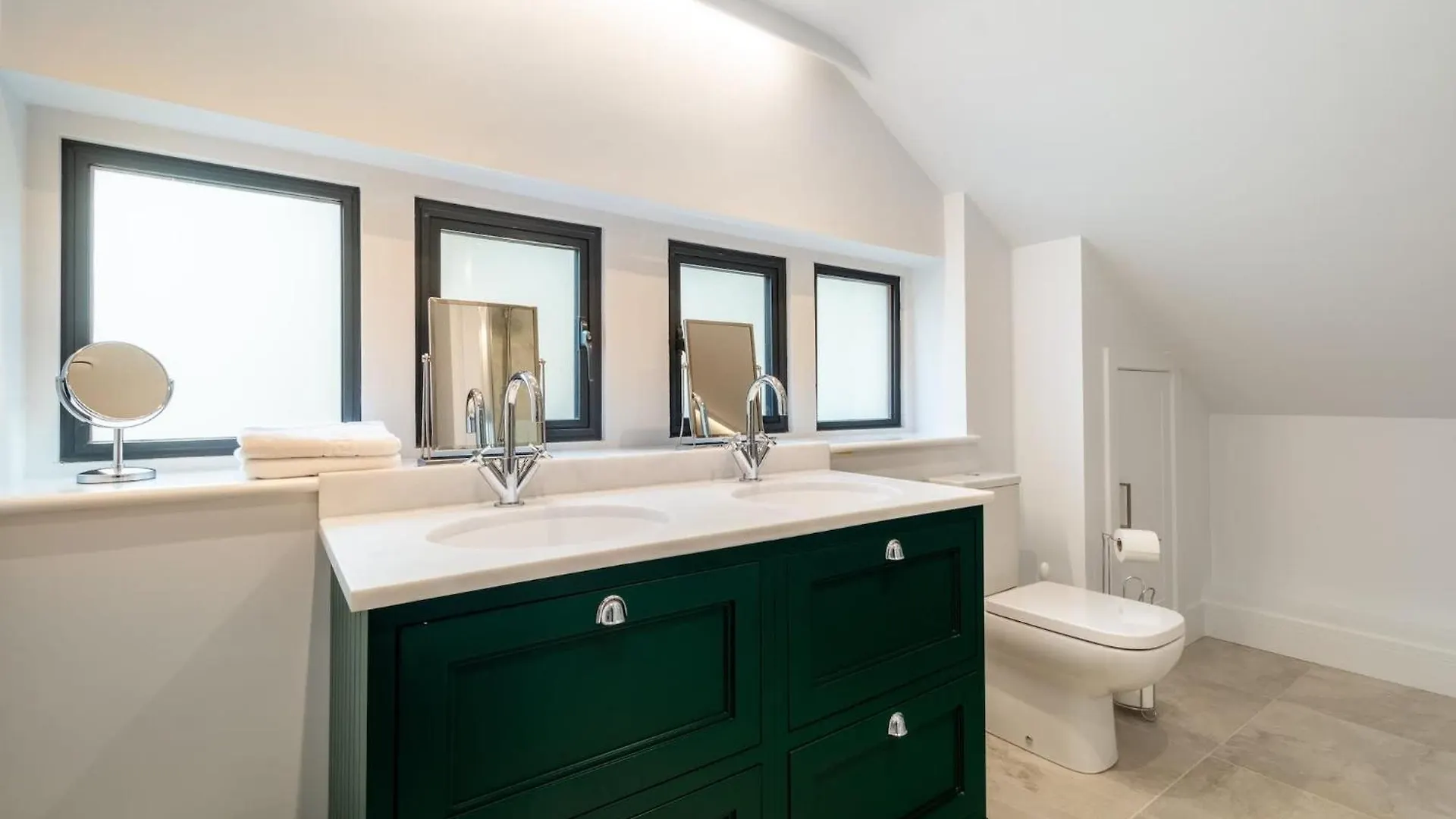 Luxurious House Lodge & Garden Private Parking GLOUCESTERSHIRE United Kingdom