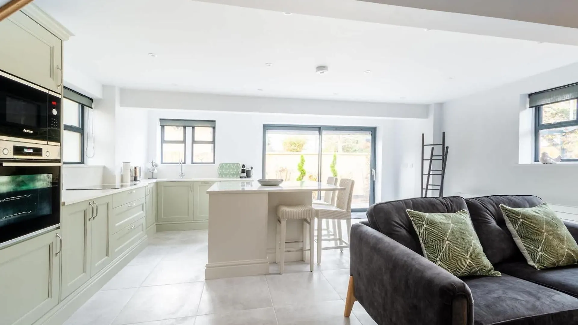 Luxurious House Lodge & Garden Private Parking GLOUCESTERSHIRE Holiday home