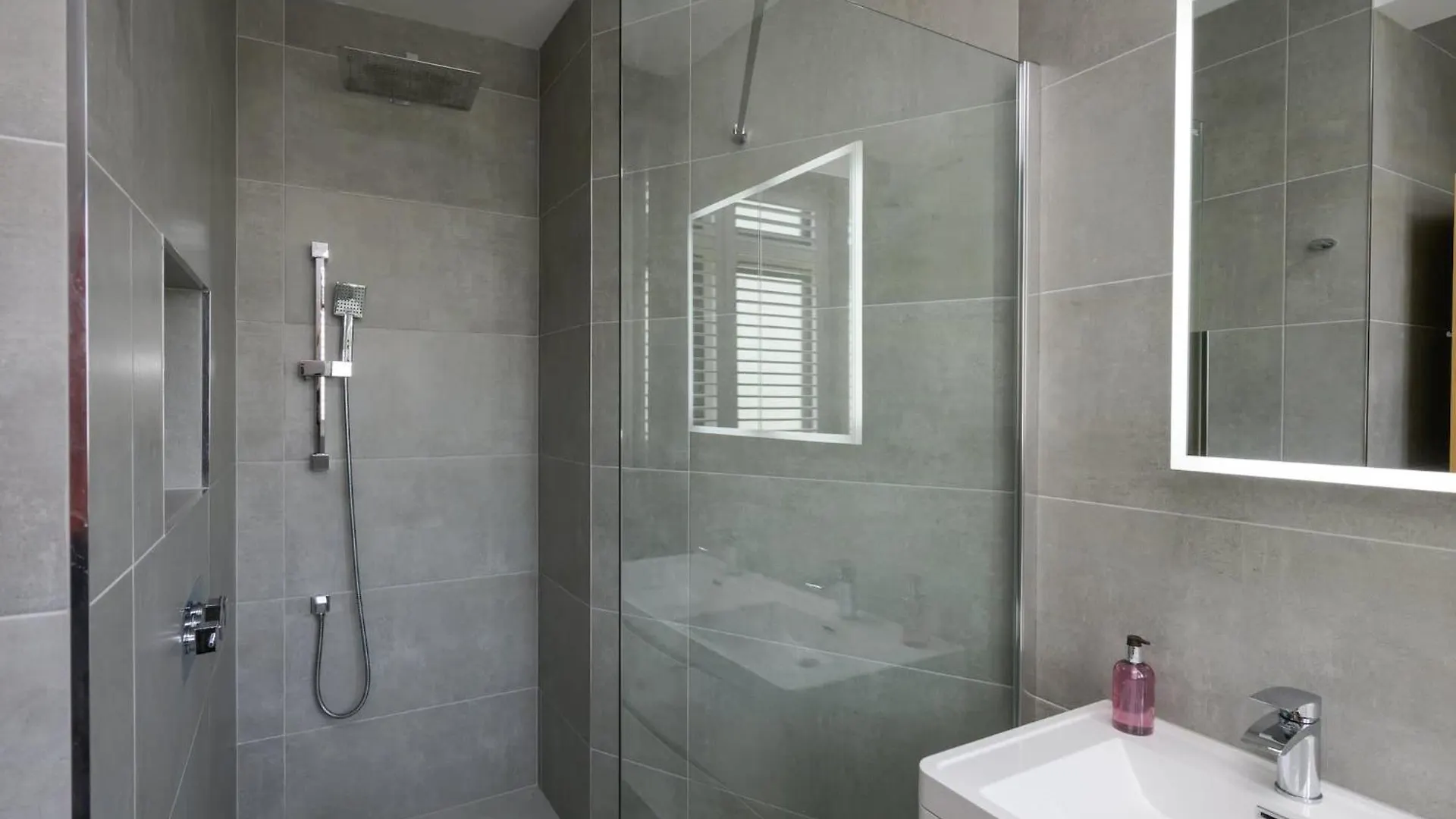 Holiday home Luxurious House Lodge & Garden Private Parking GLOUCESTERSHIRE