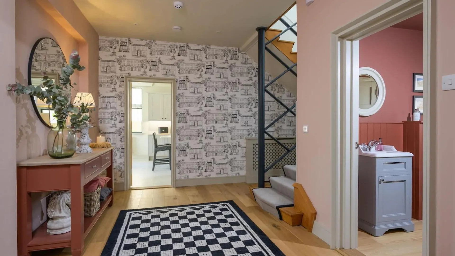 Luxurious House Lodge & Garden Private Parking GLOUCESTERSHIRE 0*,  United Kingdom